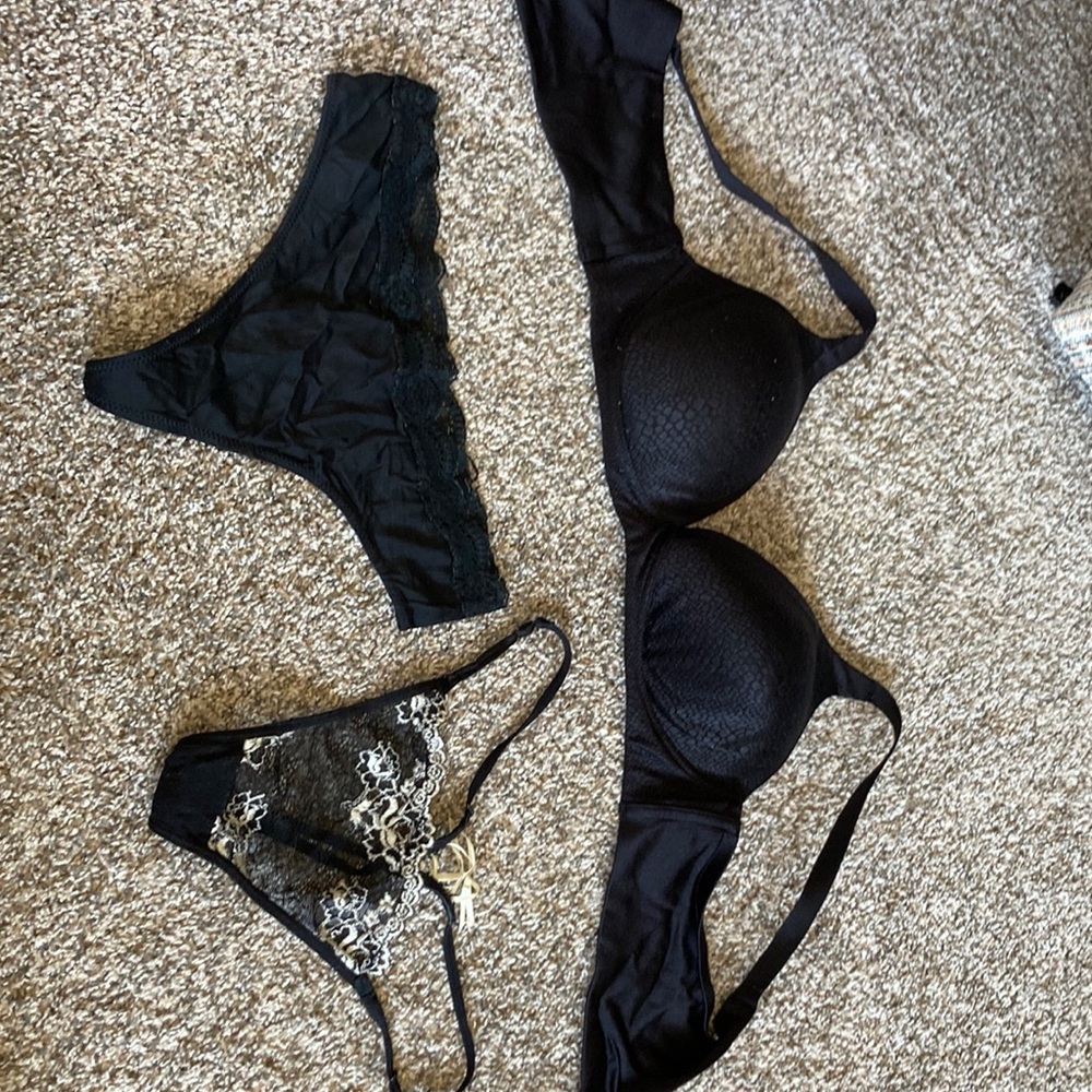 38B Lightly Lined Unferwire Black Lace Bra